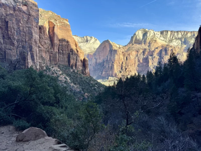 View from Kayenta Trail to Emerald Pool